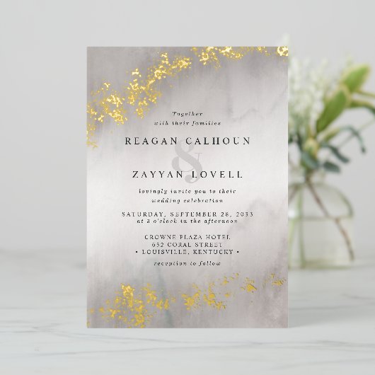 Modern Luxe Gold Flecks Grey Waterverf Wedding Folie Uitnodiging (Staand Voorkant)