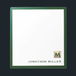 Modern Luxury Monogram Notitieblok<br><div class="desc">Verhoog uw kantoorbenodigdheden met dit monogrammed notitieblok met klassieke bloktypografie en een gouden medaillonmonogram en groene trim. Het notitieblok omvat ruimte voor jouw naam of douanetekst, die het voor persoonlijk of professioneel gebruik perfect maken. Gebruik het om nota's, ideeën, en herinneringen in stijl neer te sluiten. Het geeft ook een...</div>
