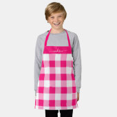 Modern magenta gingham script naam schort (Gedragen)