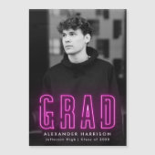 Modern Magenta Neon Vertical Photo Afstuderen Magnetische Uitnodiging (Voorkant)