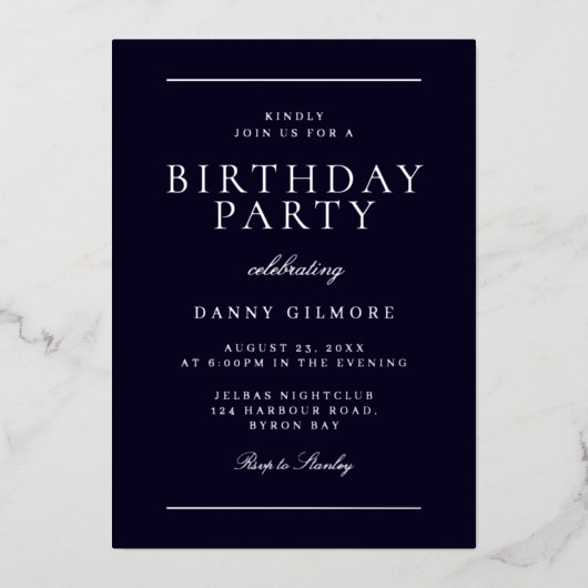 Modern Mannen verjaardagsfeestje zwart en zilver Folie Uitnodiging (Voorkant)