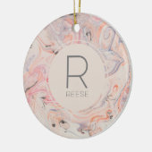 Modern Marble Pink Monogrammed Roos Keramisch Ornament (Links)