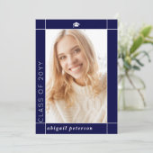 Modern marineblauw Klasse van 2025 afstuderen foto Aankondiging (Staand voorkant)