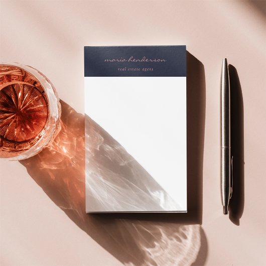 Modern marineblauw roze script kalligrafie monogra post-it® notes