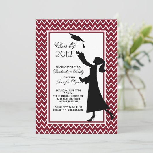 Modern Maroon Afstuderen Invitation Silhouette Kaart (Staand voorkant)