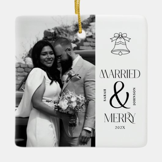 Modern Married and Merry Newlywed Bow Christmas Keramisch Ornament (Voorkant)