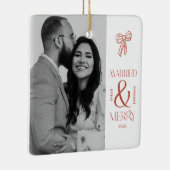 Modern Married and Merry Newlywed Bow Christmas Keramisch Ornament (Rechts)