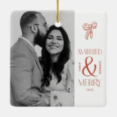 Modern Married and Merry Newlywed Bow Christmas Keramisch Ornament (Achterkant)