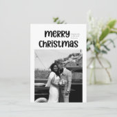 Modern Married Newlywed Cute Merry Christmas Feestdagenkaart (Staand voorkant)