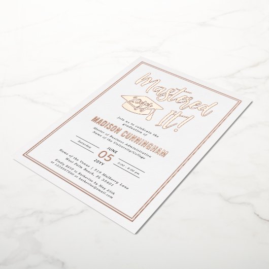 Modern Mastered It Master's Degree Graduation Folie Uitnodiging (Gedraaid)