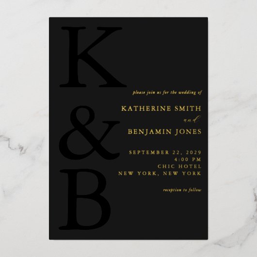 Modern mat zwart monogram minimalistische bruiloft folie uitnodiging (Voorkant)