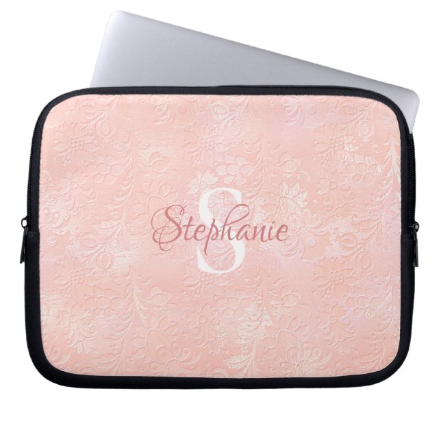 Modern Meisje Blush Roze Bloemen Monogram Laptop Sleeve (Voorkant)
