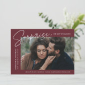 Modern Merlot Surprise Photo Verloving Aankondiging (Staand voorkant)