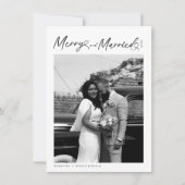 Modern Merry and Married Newlywed Script Christmas Feestdagenkaart (Voorkant)