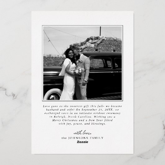 Modern Merry and Married Newlywed Script Christmas Folie Feestdagenkaart (Achterkant)