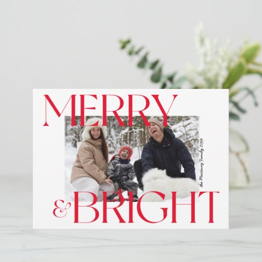 Modern Merry & Bright Typography Feestdagenkaart (Staand voorkant)