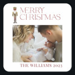 Modern Merry Christmas Notenkraker Waterverf Foto Vierkante Sticker<br><div class="desc">'Dit is het seizoen om te lachen en te juichen! Onze Modern Merry Christmas Notenkraker Waterverf Photo Square Sticker is de perfecte manier om uw familie in de vakantie geest te krijgen. Deze feestelijke sticker is voorzien van een bijzondere waterverf notenkraker met felrode 'Merry Christmas' typografie, die een mooie warme...</div>