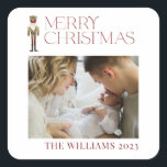 Modern Merry Christmas Notenkraker Waterverf Foto Vierkante Sticker<br><div class="desc">'Dit is het seizoen om te lachen en te juichen! Onze Modern Merry Christmas Notenkraker Waterverf Photo Square Sticker is de perfecte manier om uw familie in de vakantie geest te krijgen. Deze feestelijke sticker is voorzien van een bijzondere waterverf notenkraker met felrode 'Merry Christmas' typografie, die een mooie warme...</div>