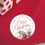 Modern Merry Christmas Script rood retouradres Ronde Sticker<br><div class="desc">Kerst vakantie seizoen retour adreslabels met moderne, chique kalligrafie script typografie voor de begroeting MERRY CHRISTMAS geaccentueerd met een waterverf rode boog en hulst. ASSISTENTIE: Voor hulp bij het aanpassen of personaliseren van het ontwerp, het vergroten of verkleinen van het formaat, het overbrengen van het ontwerp naar een ander product...</div>