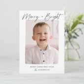Modern Merry en Bright Black Script Foto Feestdagenkaart (Staand voorkant)