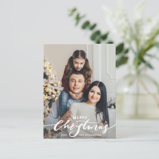 Modern Merry Kersthand Lettered Family Foto Briefkaart (Staand voorkant)