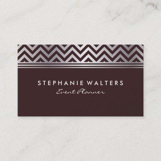 Modern Metallic Silver Chevron en Burgundy Visitekaartje (Voorkant)