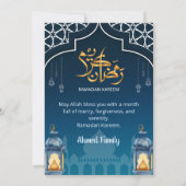 Modern Midnight Blue & Gold Lantern Iftar Kaart (Achterkant)