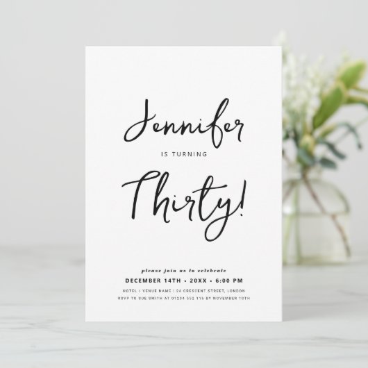 Modern Minimaal 30e Verjaardag Script Zwart & Wit Kaart (Staand voorkant)
