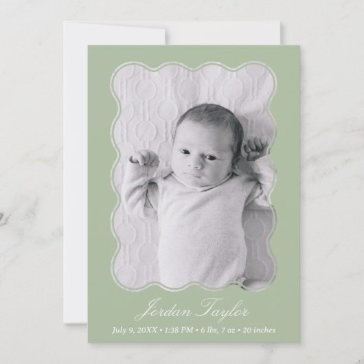 Modern minimaal Elegant Sage Green Pasgeboren Baby Aankondiging (Voorkant)