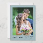 Modern minimaal getrouwd & vrolijk Pas getrouwd Feestdagenkaart (Voorkant)