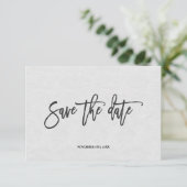 Modern minimaal handschrift Sla de datum op Save The Date (Staand voorkant)