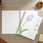 Modern minimaal lavendel Waterverf tulp monogram Planner<br><div class="desc">Introductie van onze moderne en elegante planner, waar eenvoud en de schoonheid van een enkele stam bleke lavendel paarse waterverf tulp centraal staan. Tegen een ongerepte achtergrond geeft dit ontwerp de essentie van pure en ingetogen elegantie weer. Voeg een naam en initialen toe voor een persoonlijk tintje. Creëer door Simply...</div>