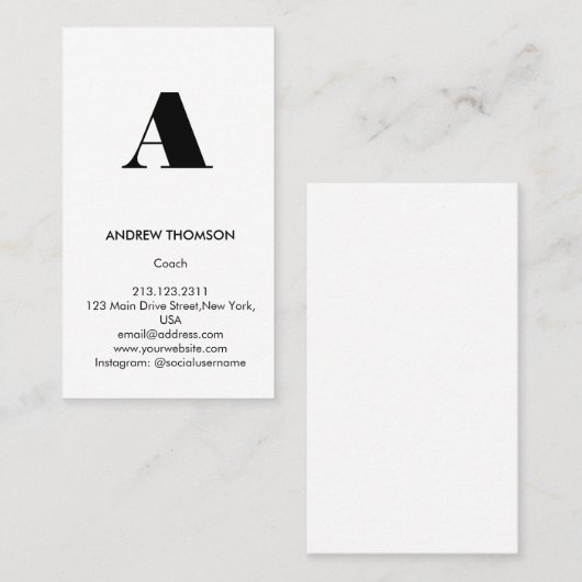 Modern minimaal massief wit monogram verticaal visitekaartje (Voorkant / Achterkant)