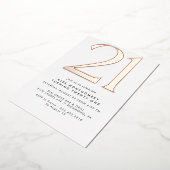Modern minimaal | Wit & Roos Goud 21e Verjaardag Folie Uitnodiging (Gedraaid)