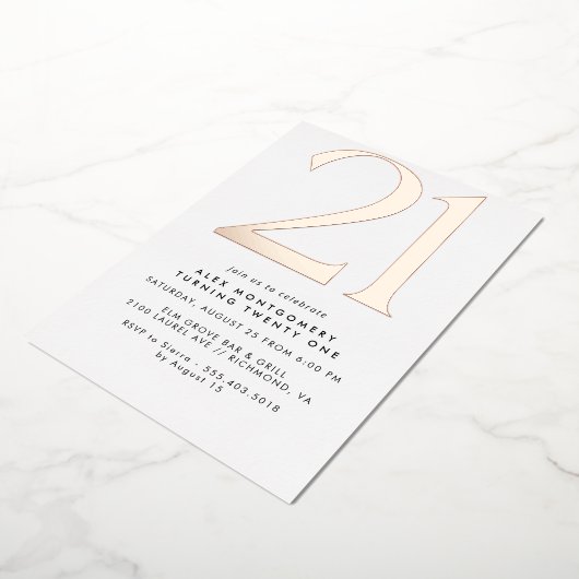 Modern minimaal | Wit & Roos Goud 21e Verjaardag Folie Uitnodiging (Gedraaid)