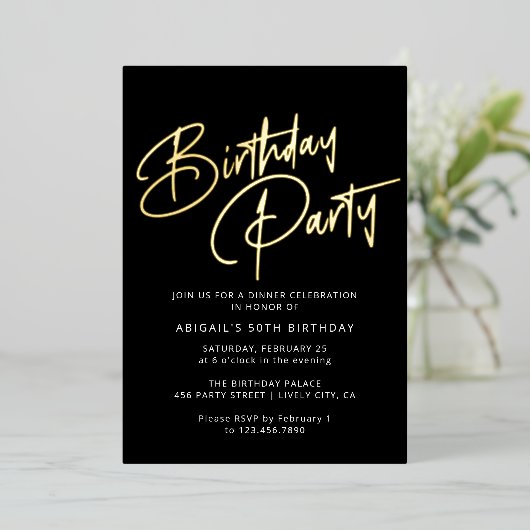 Modern minimaal zwart & goud verjaardagsfeestje folie uitnodiging (Staand Voorkant)