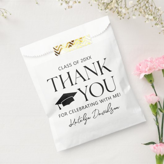 Modern Minimaal Zwart Serif Afstuderen Bedankzakje (Gezegeld)