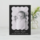 Modern Minimal Black & White Pasgeboren Baby Geboo Aankondiging (Staand voorkant)