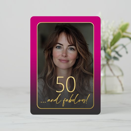 Modern Minimal Fifty Fabulous Photo Pink Birthday Folie Uitnodiging (Staand Voorkant)