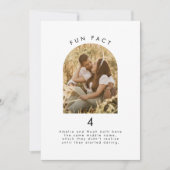 Modern Minimal Fun Fact Trouwfoto Tafelnummer (Voorkant)