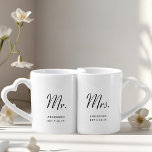 Modern Minimal Mr. en Mrs. Passen getrouwd Loversmokken<br><div class="desc">De koffieset van de op maat ontworpen geliefde met Mr. Mrs.,  de achternaam van het paar en de trouwdatum in een minimalistisch zwart-wit ontwerp. mok Deze minnaar's mok set maakt een perfecte bruiloft en Valentijnsdag cadeau voor de pasgetrouwden.</div>