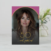 Modern Minimal Pink Arch 50 & Fabulous Birthday Folie Uitnodiging (Staand Voorkant)