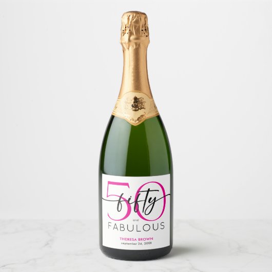 Modern Minimal Pink Fifty Fabulous Script Birthday Sparkling Wijnetiket (Voorkant)