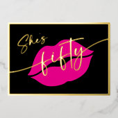 Modern Minimal Pink Lips She's Fifty Birthday Folie Uitnodiging (Voorkant)