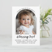 Modern Minimal Script Eenvoudige verjaardagsfoto Kaart (Staand voorkant)