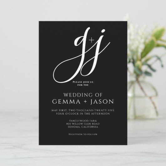 Modern Minimal Script Initiaal Zwart Wit Trouwen Kaart (Staand voorkant)