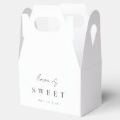Modern Minimal Script Love is Sweet Wedding Bedankdoosjes (Geopend)