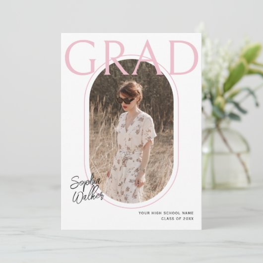 Modern Minimal Script Roze Foto Graduation Party Kaart (Staand voorkant)