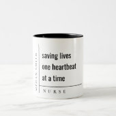 Modern Minimal Simple Nurse Healthcare Gift Tweekleurige Koffiemok (Center)