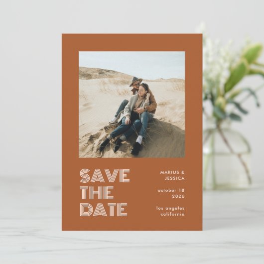 Modern Minimal Terracotta Typography Photo Wedding Save The Date (Staand voorkant)